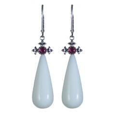 Antique White Agate White Gold Drop Earrings