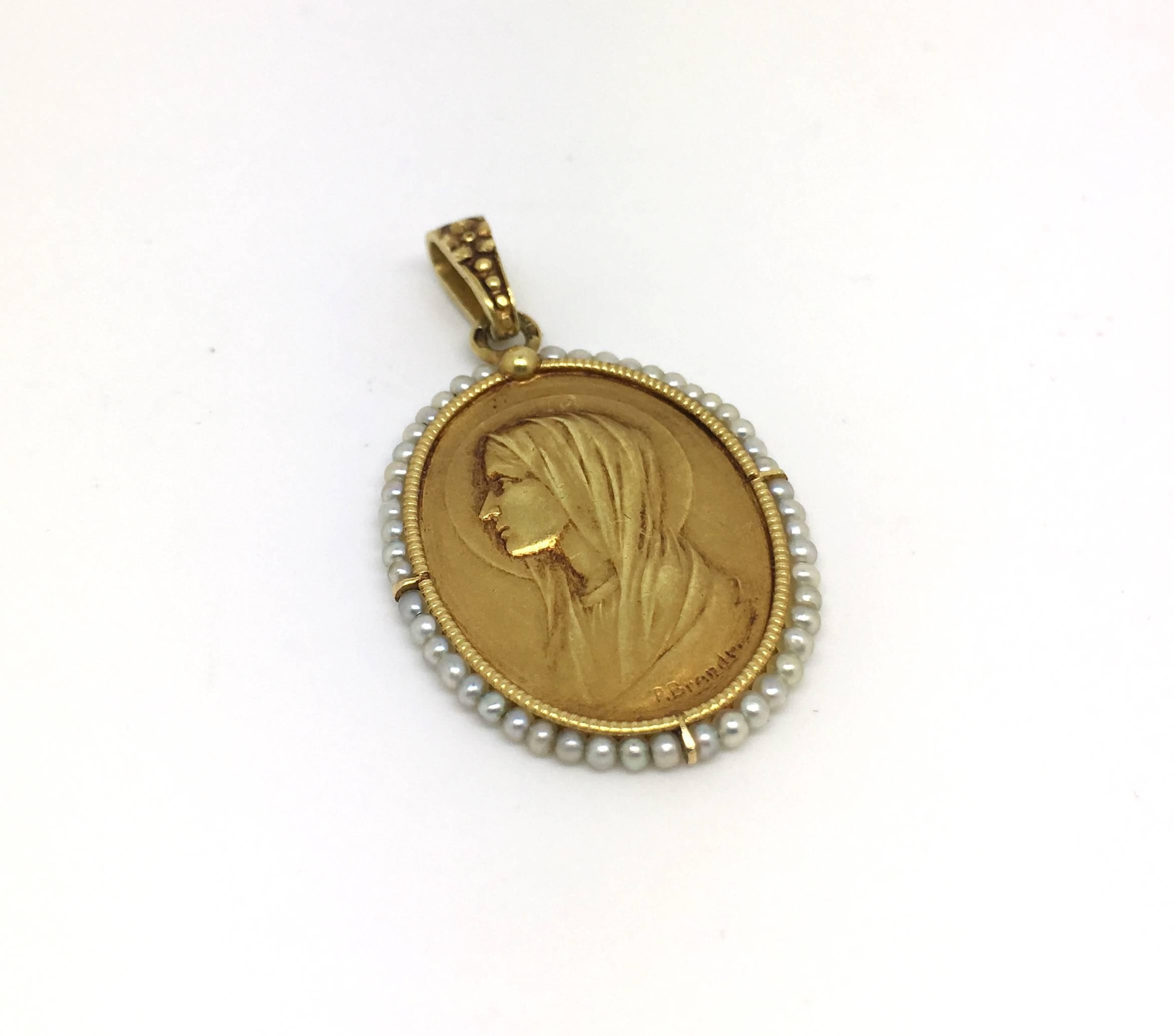 Paul Emile Brandt Gold Pendant Necklace Depicting Mary In Excellent Condition For Sale In Farnham, GB