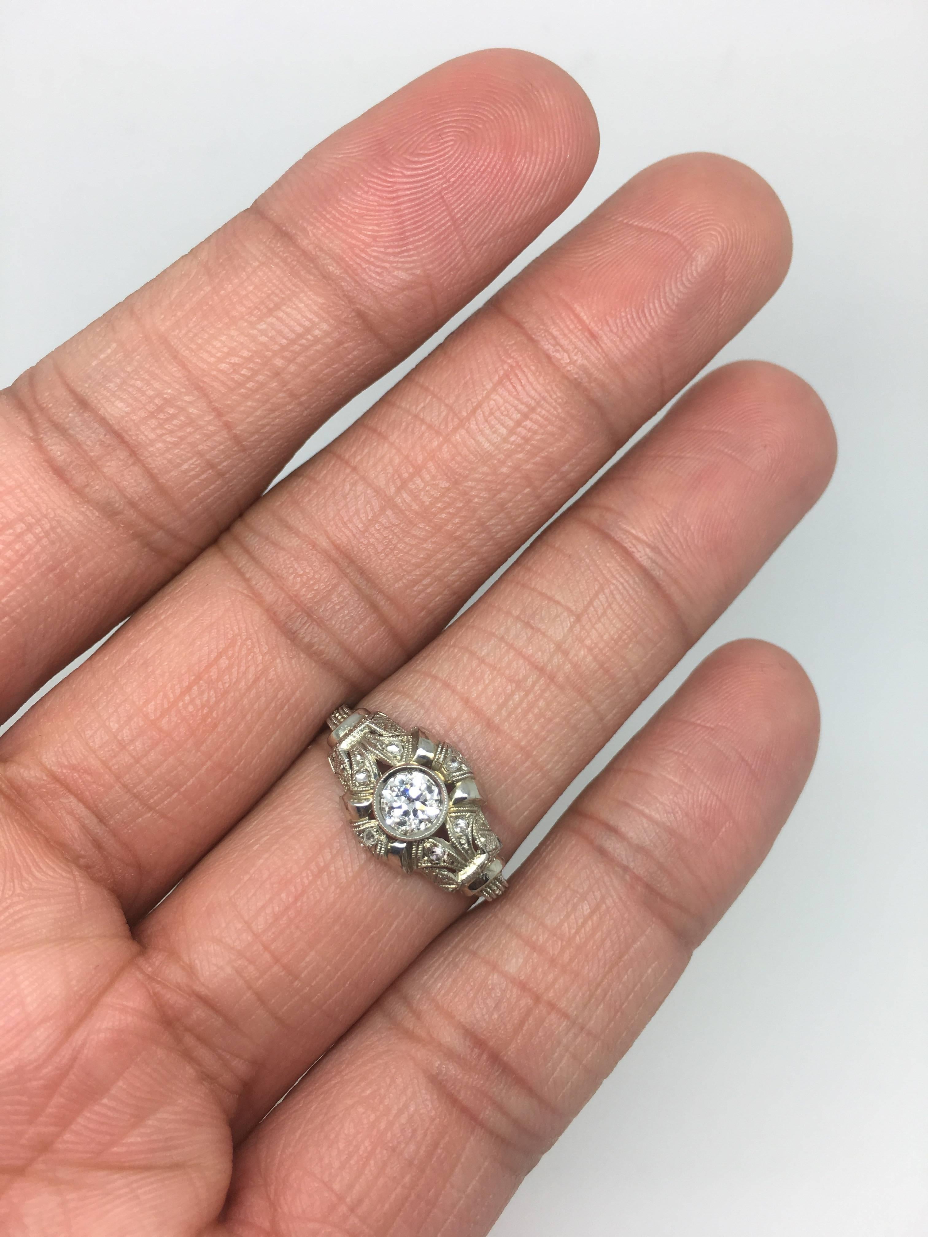 Vintage Old Cut Diamond Ring in 18 Carat White Gold For Sale 1