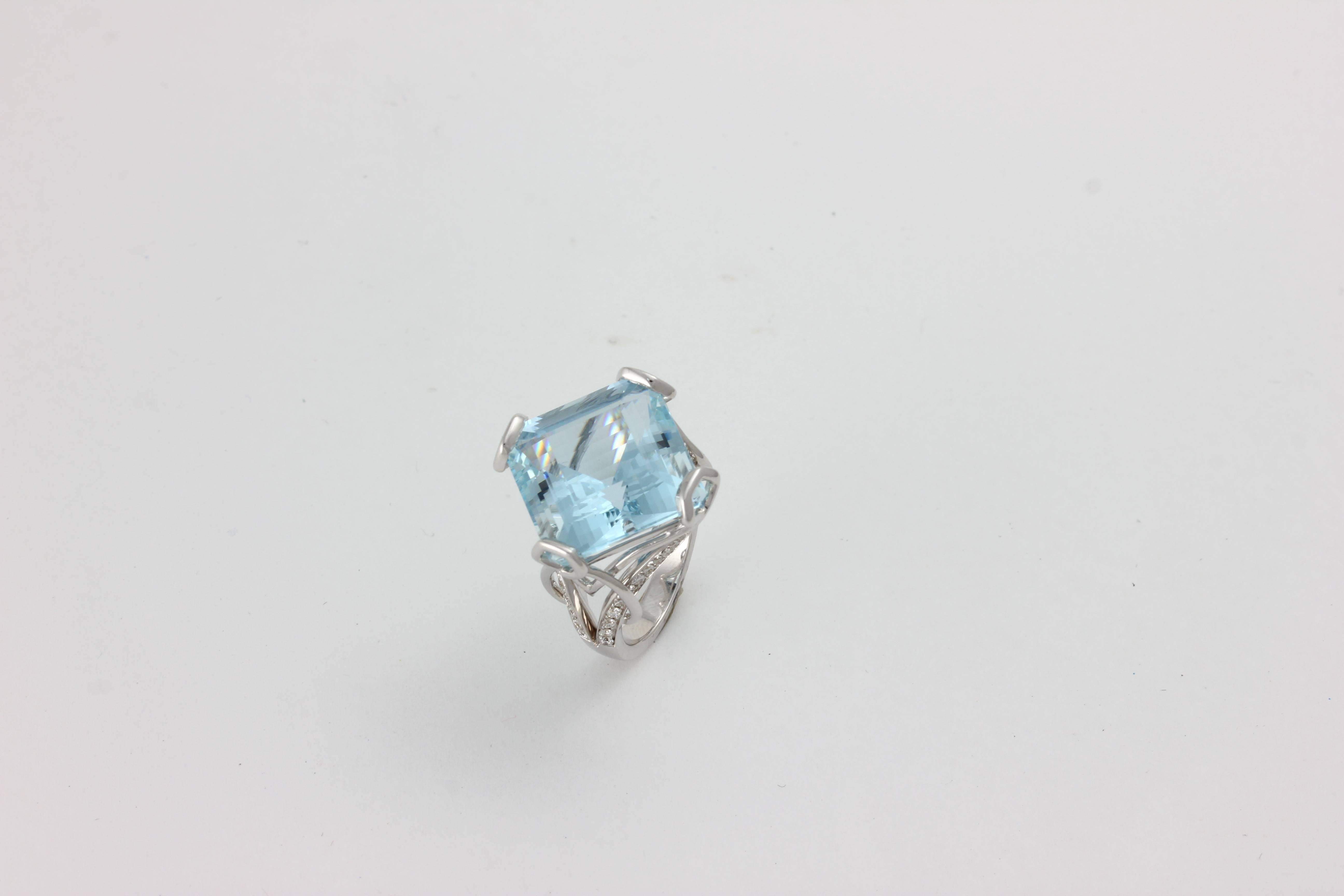 Frederic Sage 21.07 Carat Aquamarine Diamond Ring In New Condition For Sale In New York, NY