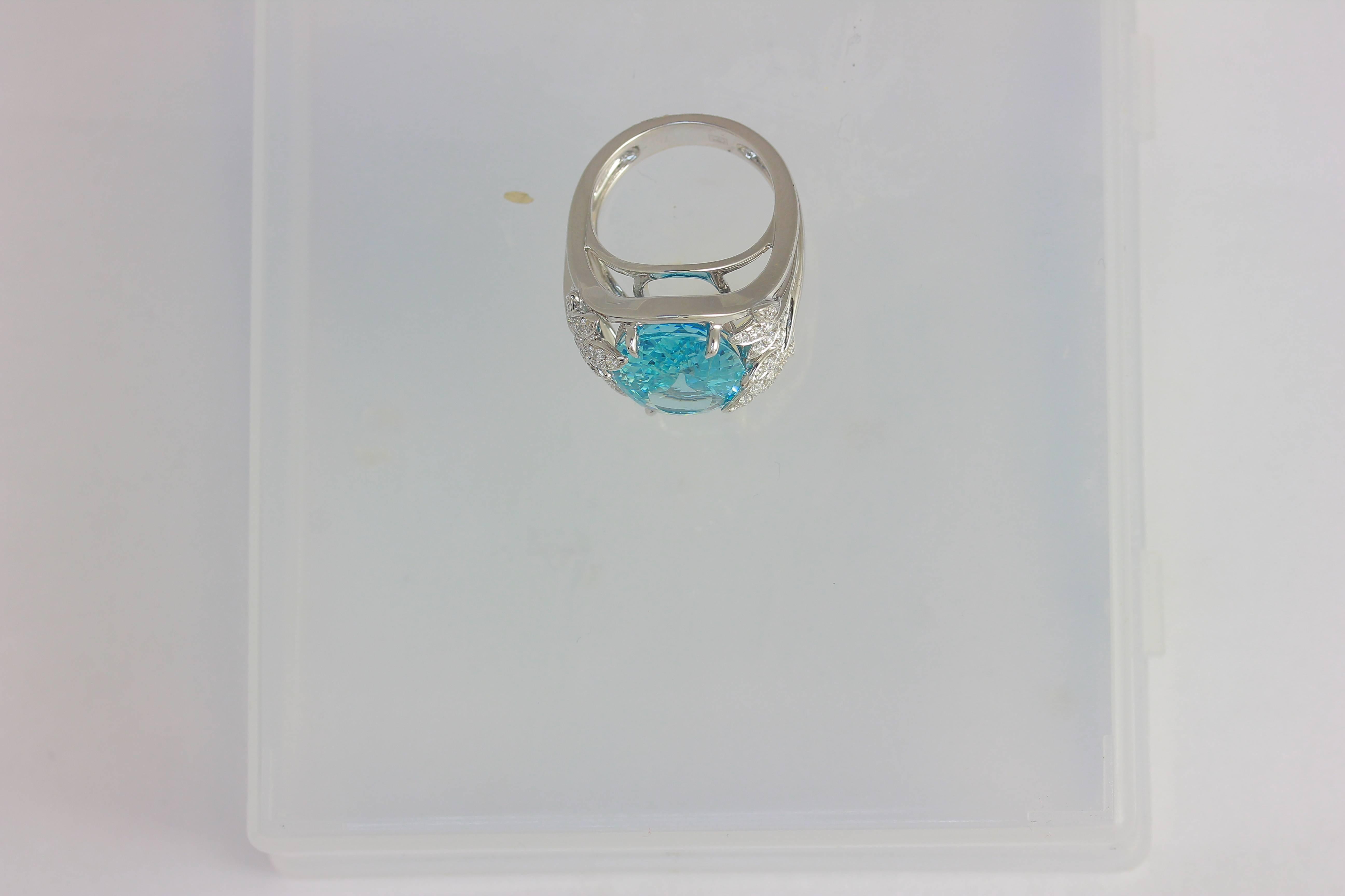 Frederic Sage 9.89 Carat Aquamarine Diamond White Gold Cocktail Ring In New Condition For Sale In New York, NY
