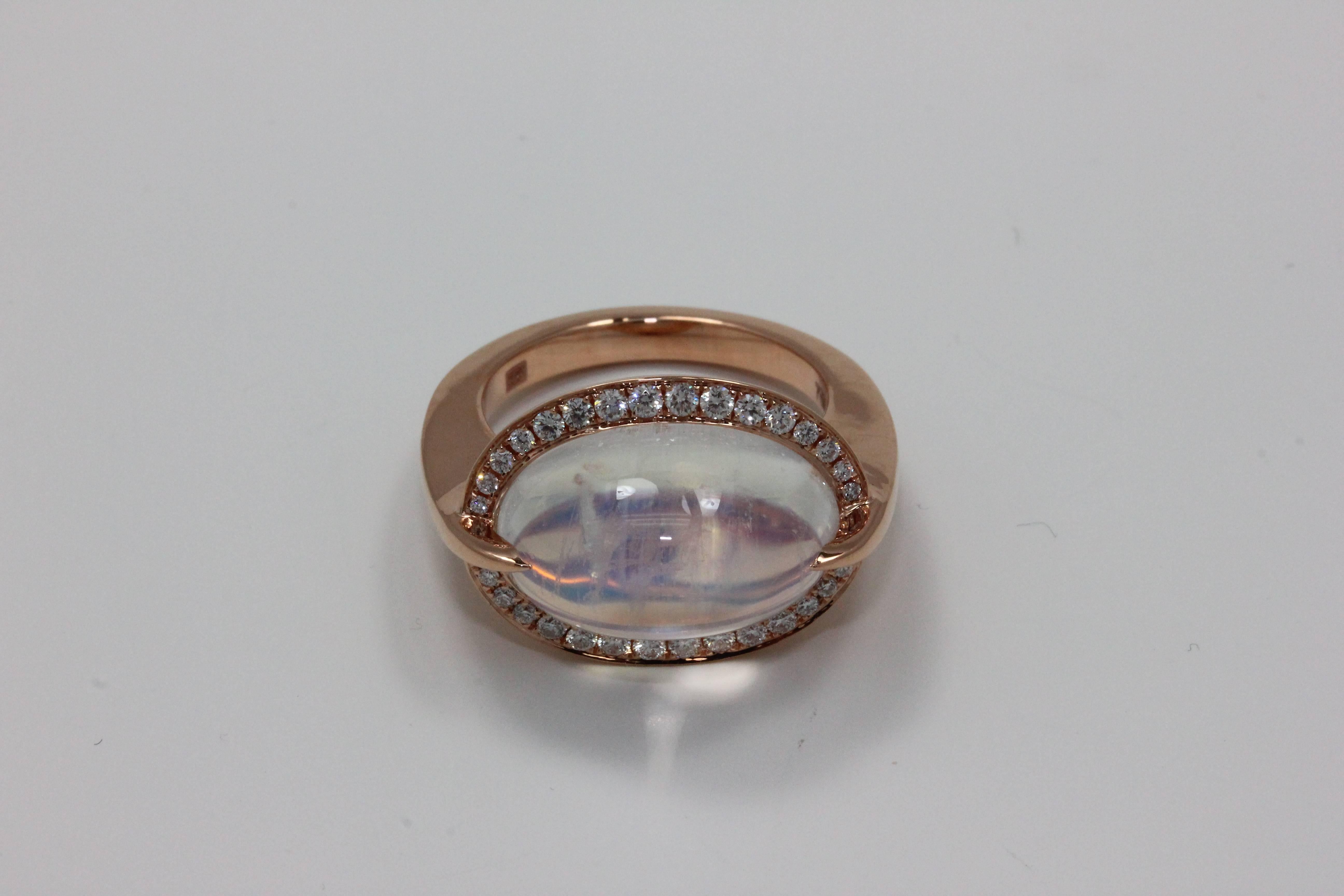 One-of-a-kind Frederic Sage oval cabochon Moonstone ring with diamond halo set in 18 karat rose gold

Total Moonstone weight: 11.40 ct
Total diamond count: 32
Total diamond weight: 0.36 ct