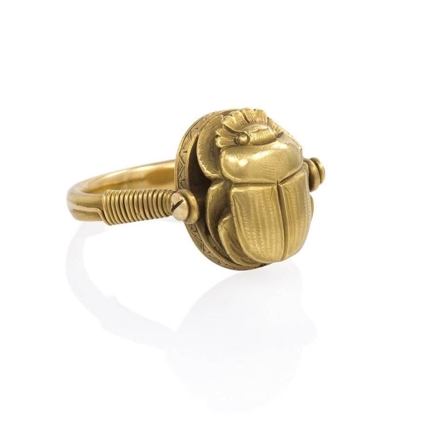 An Art Deco Egyptian Revival poison swivel ring in the form of a scarab, in 18k gold. France. (Scarab measures approximately .5