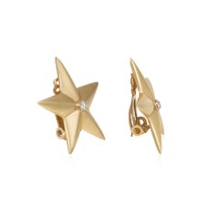 Pendientes retro con estrellas doradas