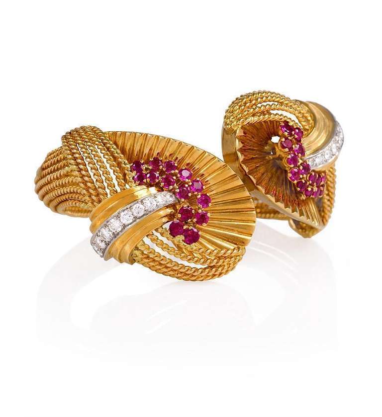 1959 Kutchinsky Gold, Ruby and Diamond Bangle Bracelet In Excellent Condition In New York, NY