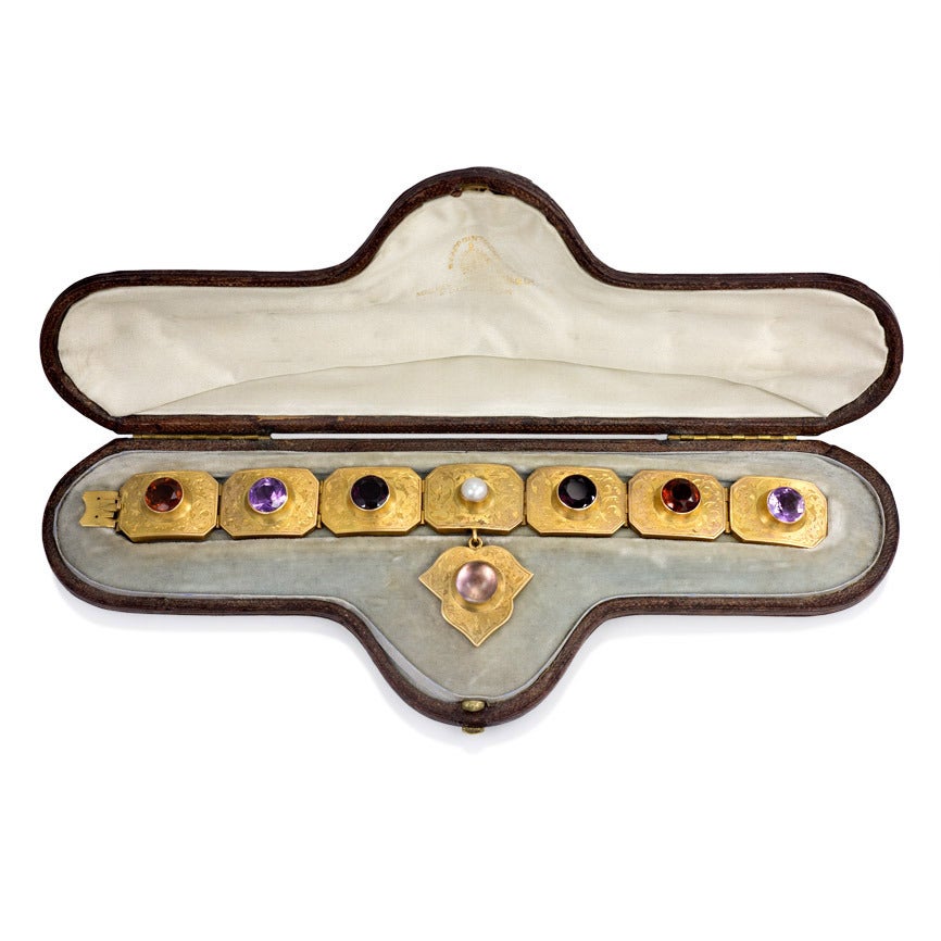 Viktorianisches Plakettenarmband aus Gold mit mehreren Edelsteinen und Charme, in Originalverpackung (Rundschliff) im Angebot