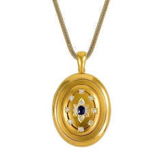 Ancien médaillon ovale en or avec saphir et diamant