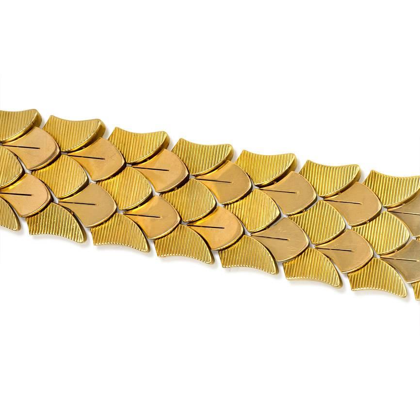 Retro Gold Fish Scale Design Bracelet In Excellent Condition In New York, NY