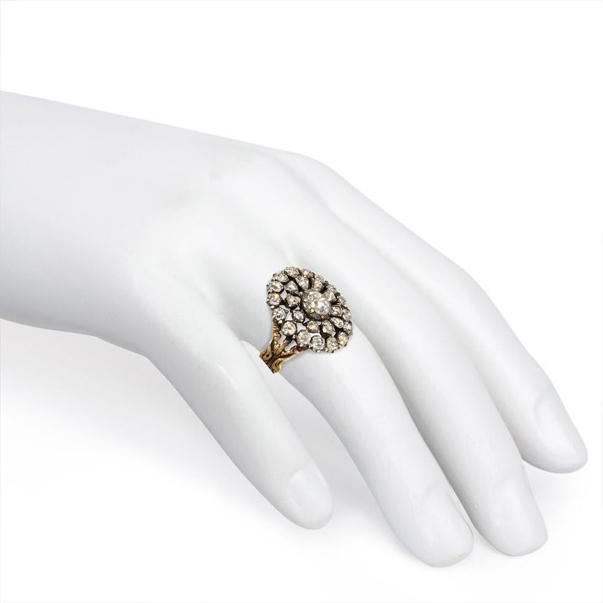 English Antique Diamond Silver Gold Cluster Ring im Zustand „Gut“ in New York, NY