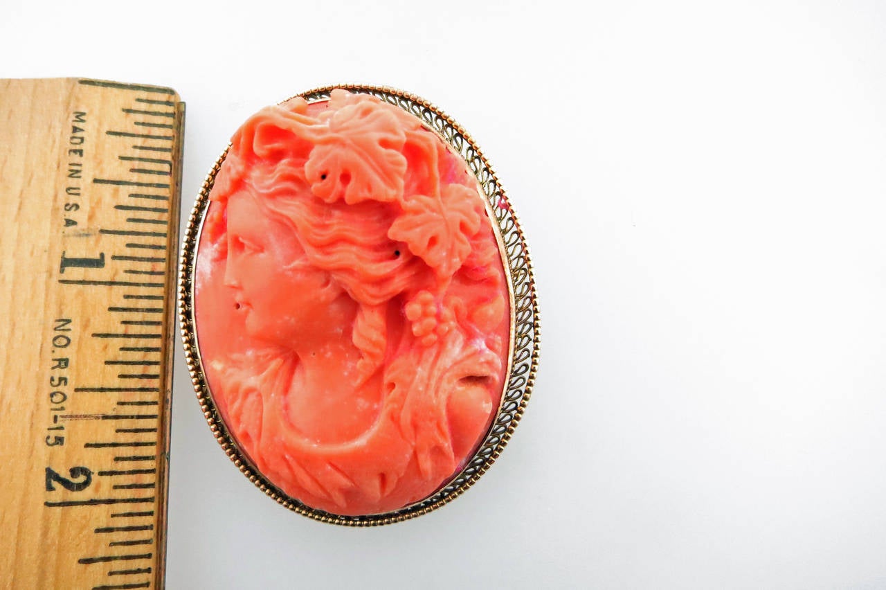 Masterfully Carved Natural Coral Cameo Brooch Pendant In Good Condition In Lambertville, NJ