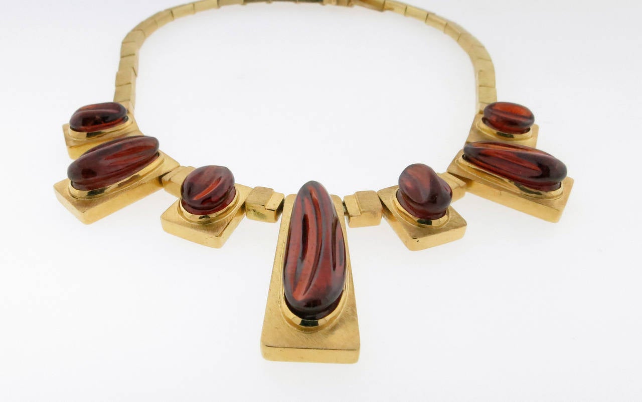 Burle Marx Carved Garnet Gold Necklace In Excellent Condition For Sale In Lambertville, NJ
