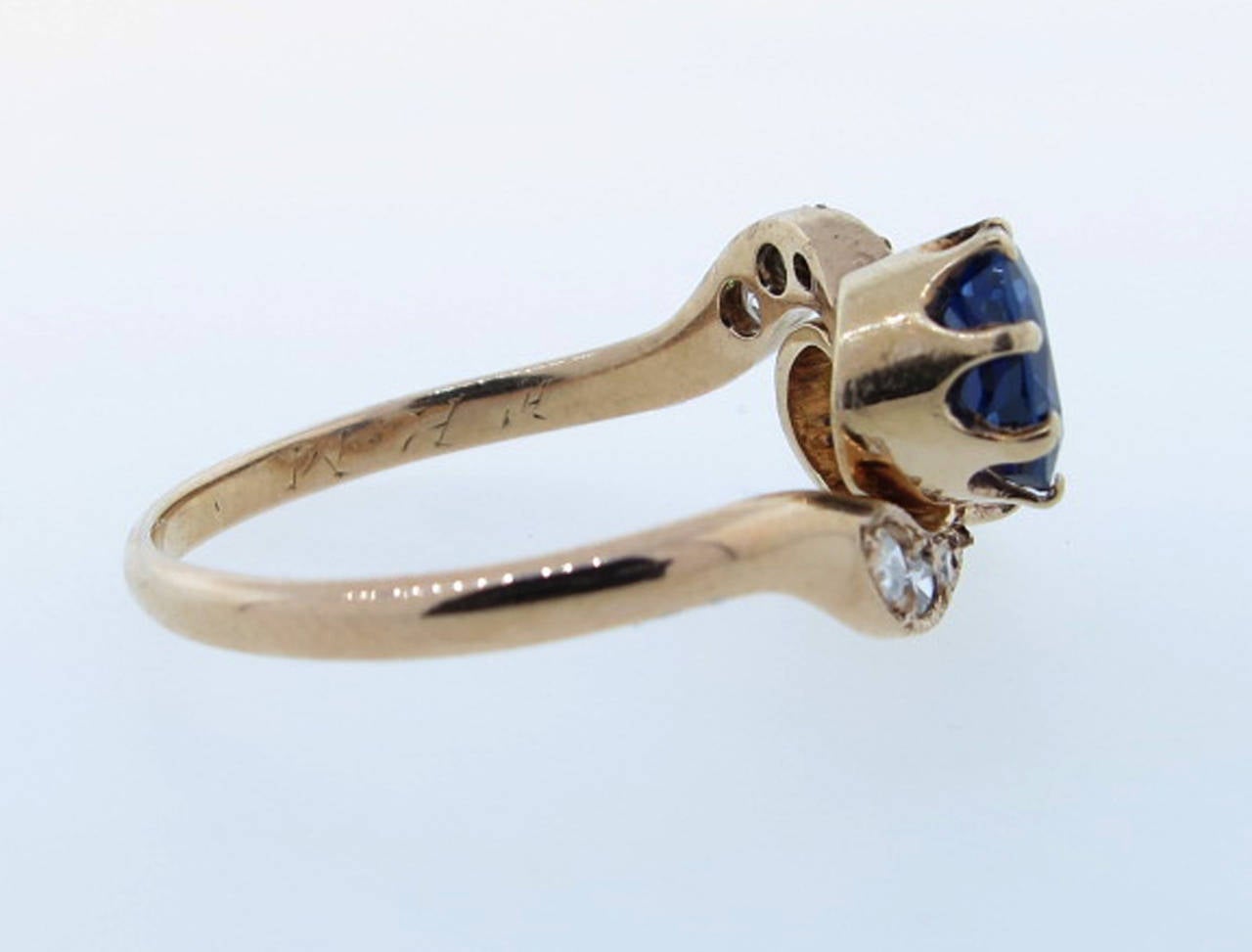Antique Moi et Toi Natural Sapphire Cushion Cut Diamond Gold Ring In Good Condition In Lambertville, NJ