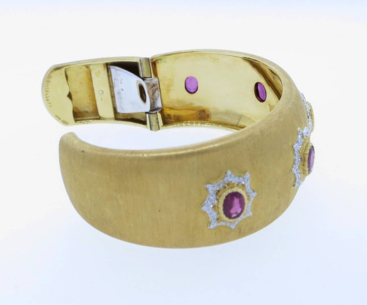 M. Buccellati Garnet Gold Cuff Bracelet In Excellent Condition For Sale In Lambertville, NJ