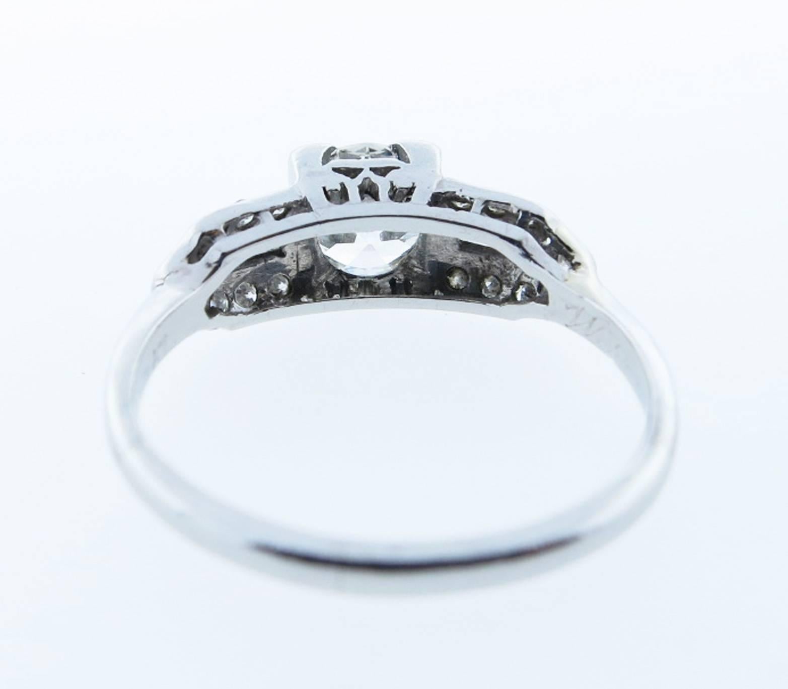 Fine Quality Art Deco Diamond Platinum Engagement Ring In Excellent Condition In Lambertville, NJ