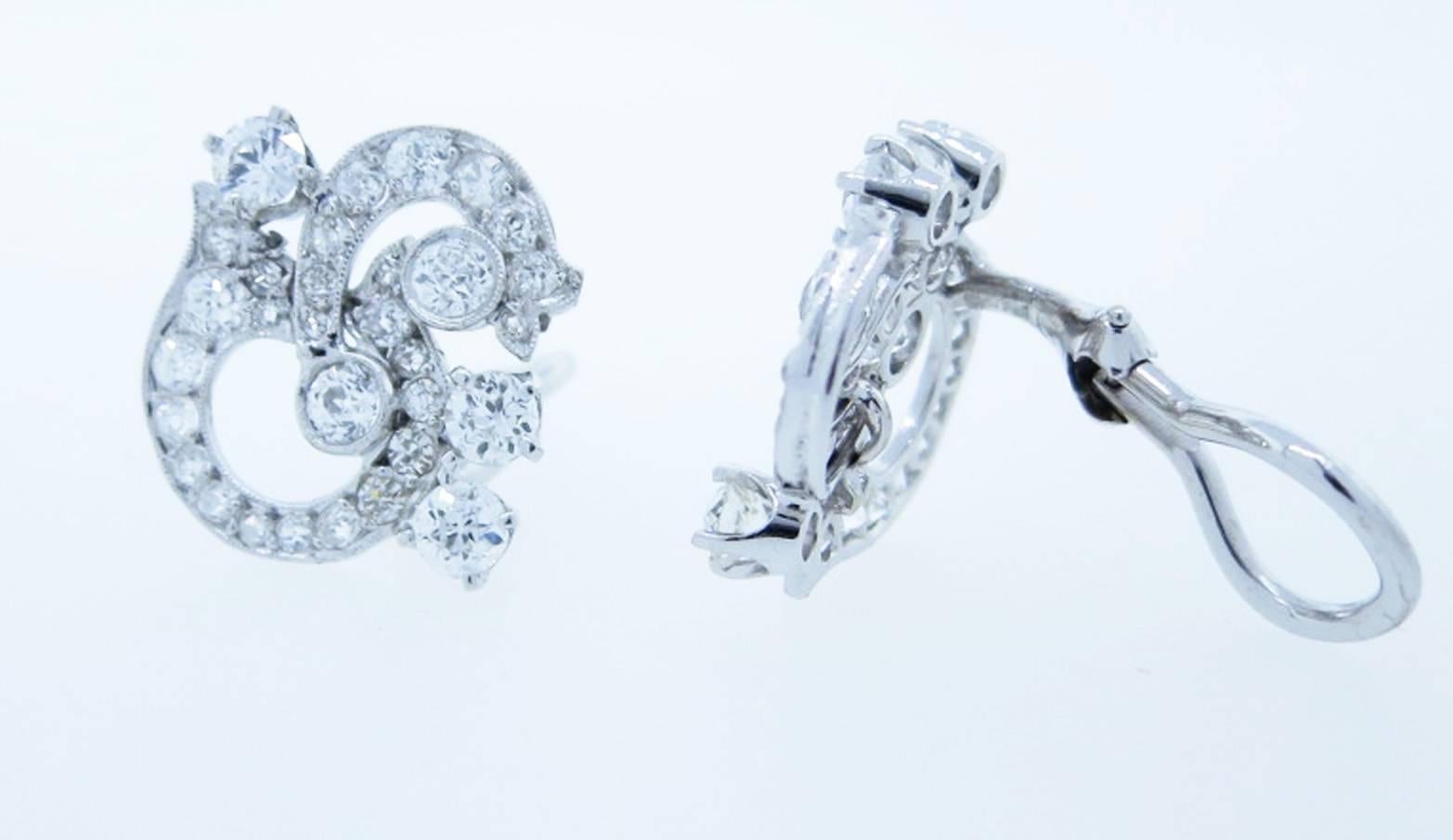 Pretty and Wearable Diamond Platinum Earrings In Excellent Condition In Lambertville, NJ