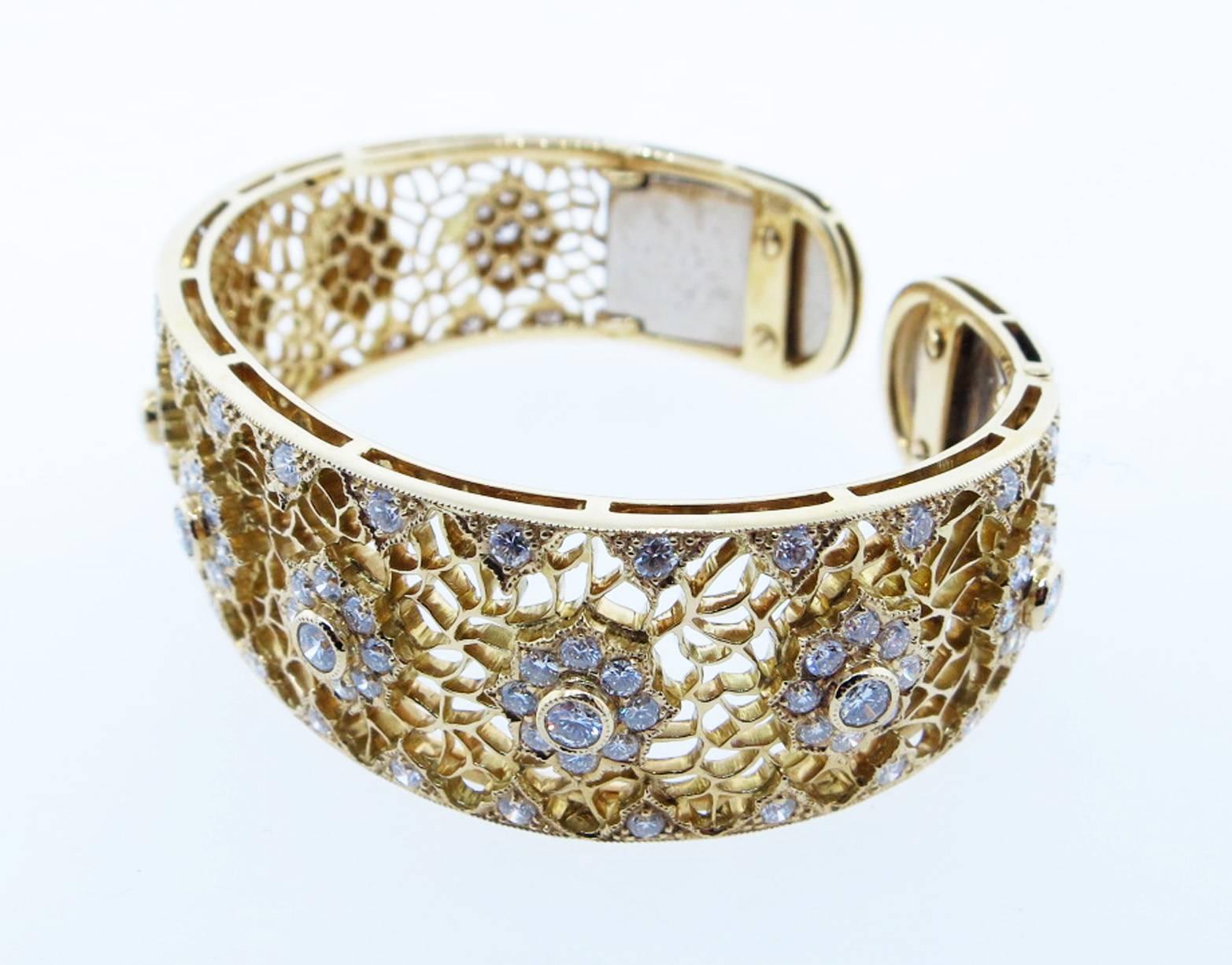 Women's Daytime Diamond Cuff Bracelet with 4.0 Carat of Diamonds For Sale