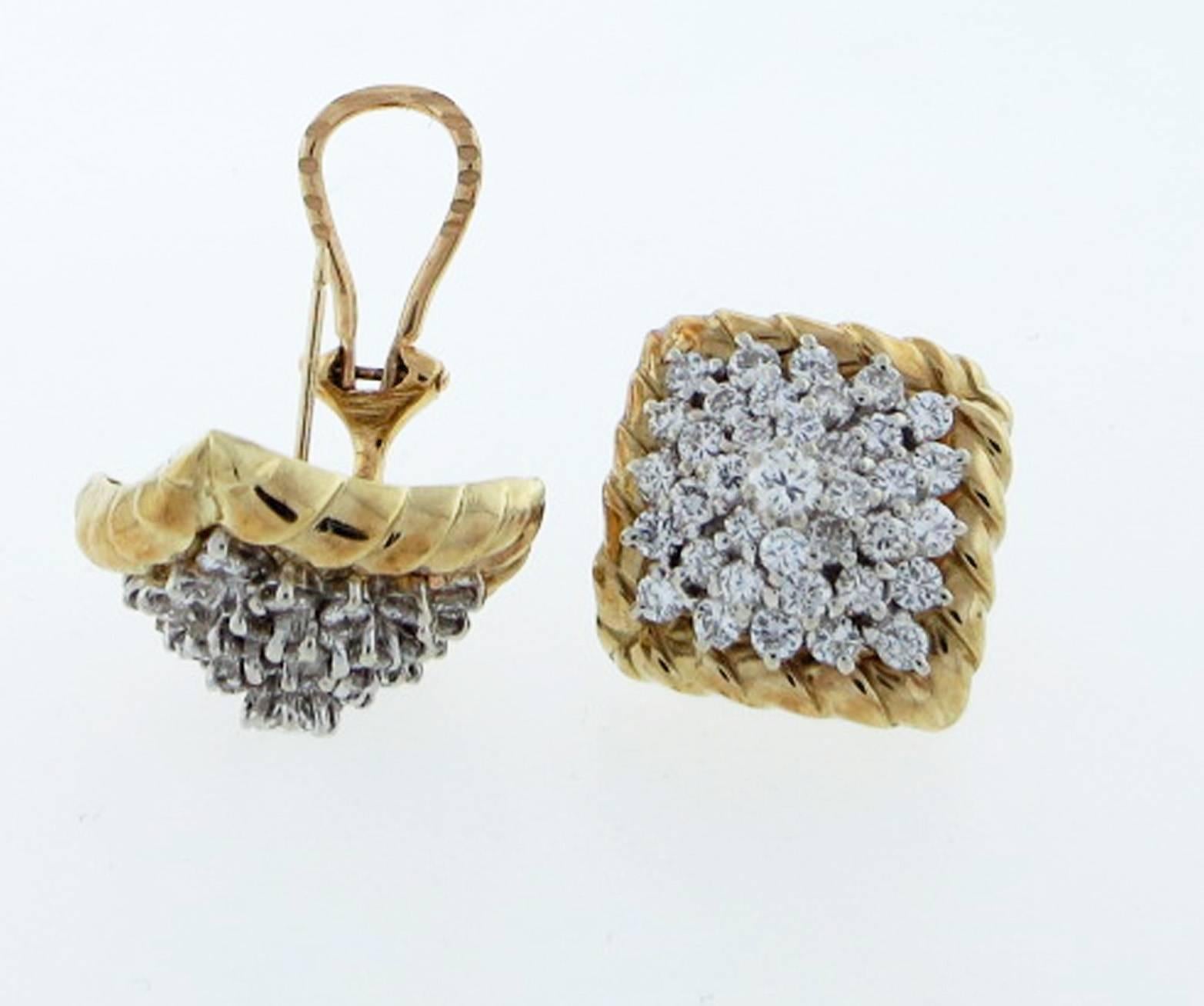 Tailored Diamond Gold Earrings In Excellent Condition For Sale In Lambertville, NJ