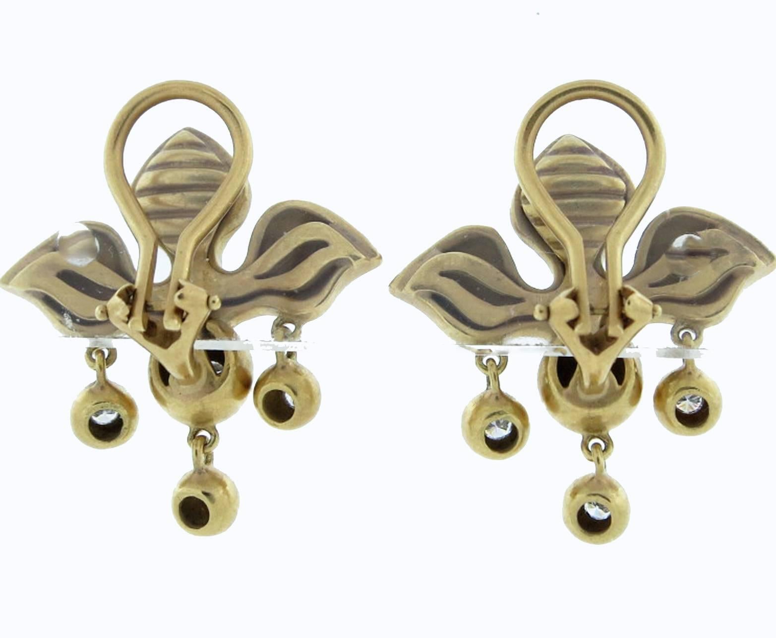 Elizabeth Rand Fleur-de-Lys Diamond Gold Matte Finish Earrings In Excellent Condition For Sale In Lambertville, NJ