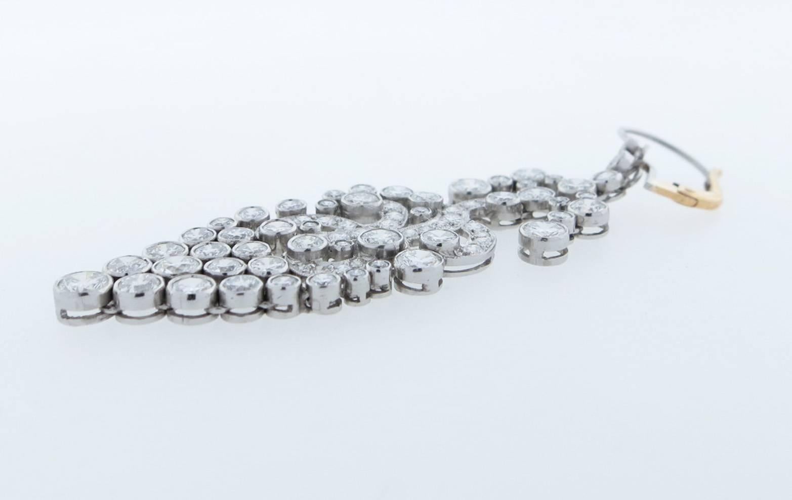 Glamorous Diamond Platinum Drop Earrings In Excellent Condition In Lambertville, NJ