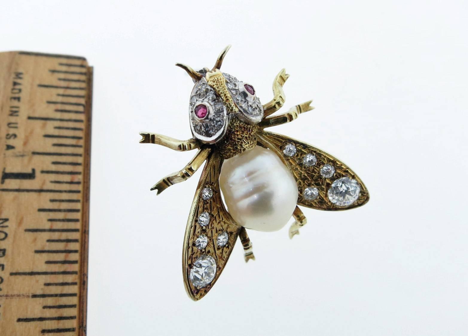 Fantastic South Sea Pearl Diamond Yellow Gold Fly Brooch In Excellent Condition For Sale In Lambertville, NJ