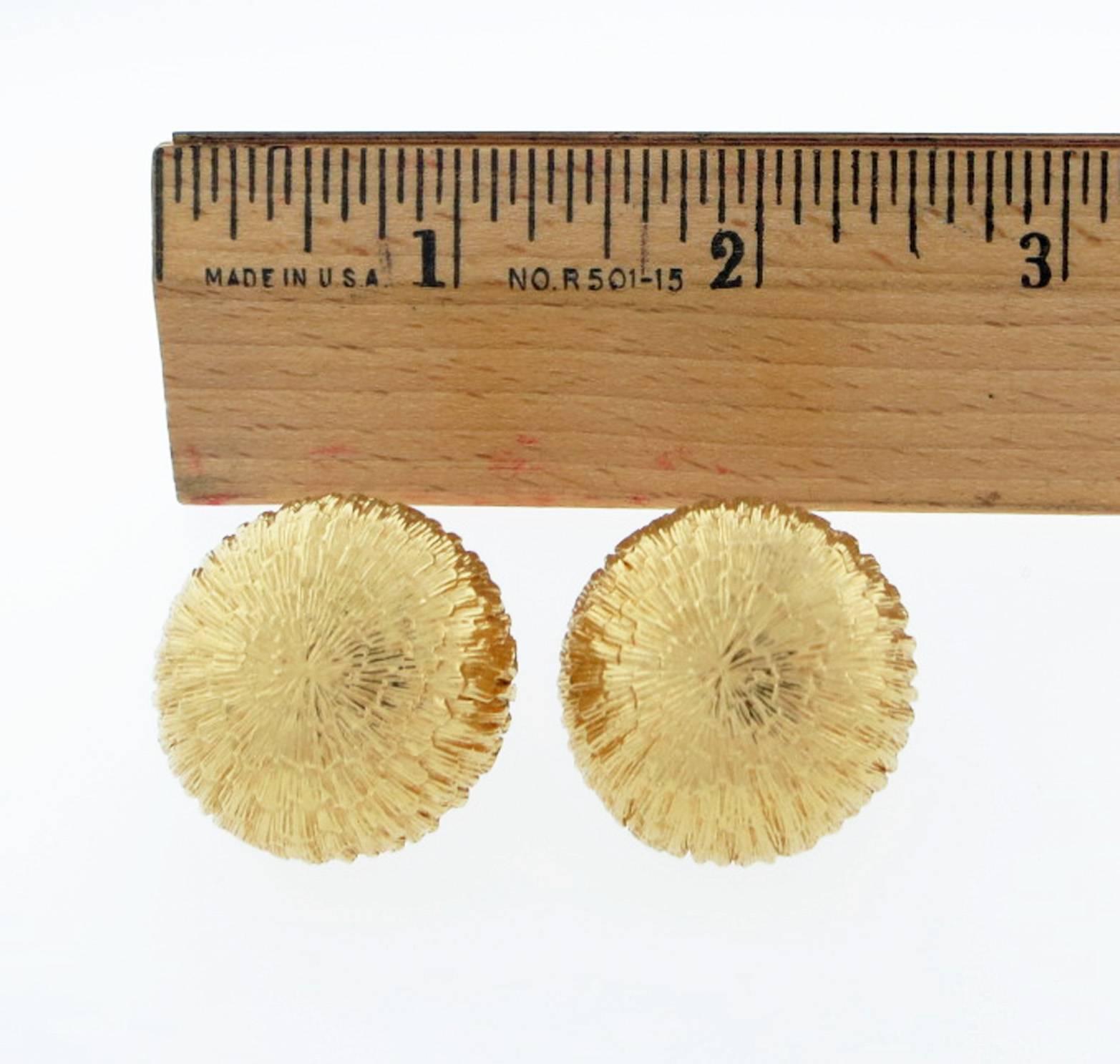 Tiffany & Co. Classic Gold Button Earrings In Excellent Condition In Lambertville, NJ
