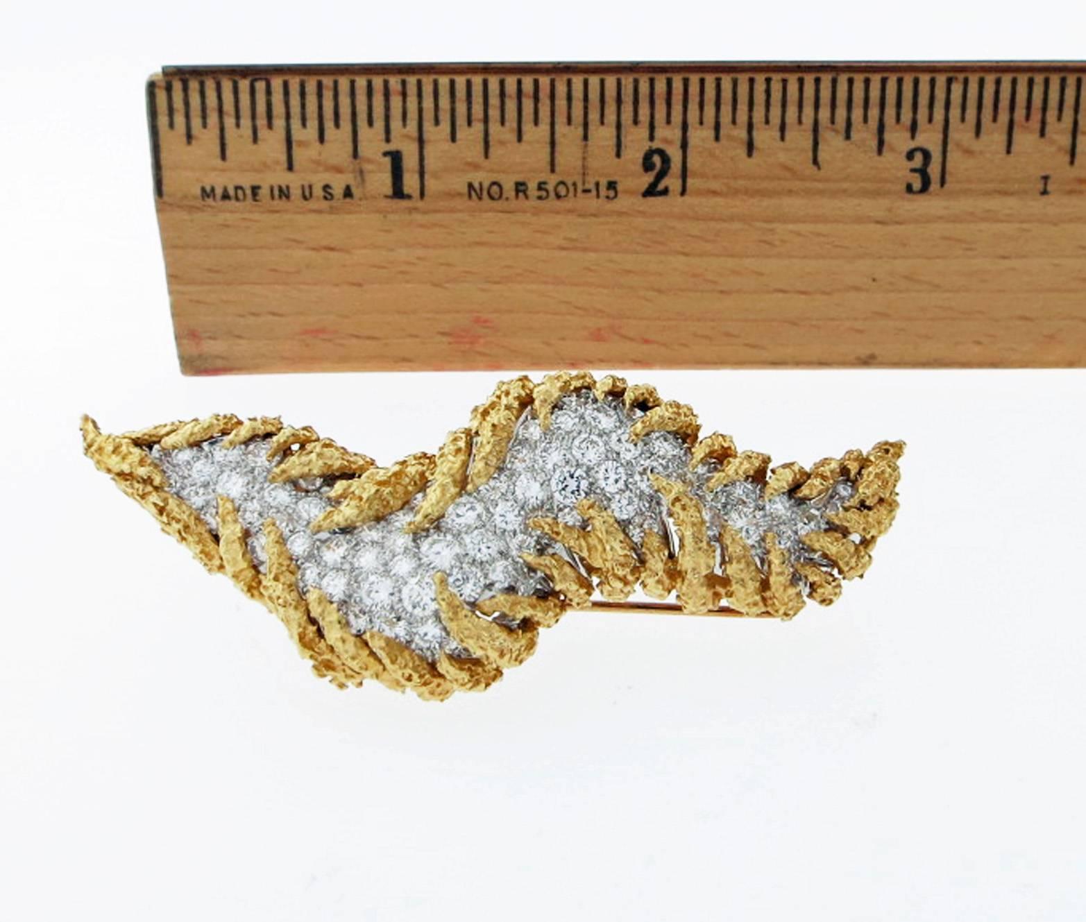 Sinuous Diamond Gold Brooch In Excellent Condition For Sale In Lambertville, NJ