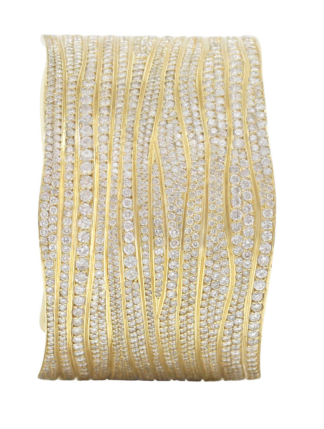 Dazzling Diamond Yellow Gold Cuff Bracelet In New Condition For Sale In Buffalo Grove, IL
