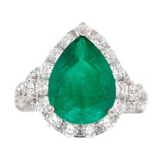 Stunning Pear Cut Emerald Diamond Gold Ring