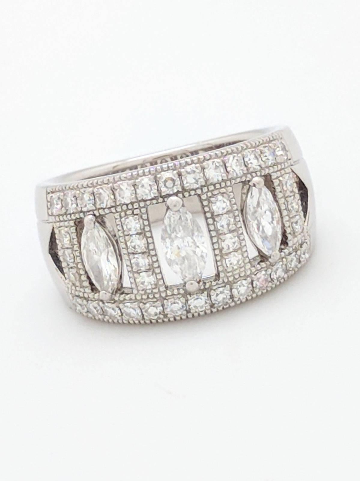 Stunning Ladies Platinum Marquise Diamond Right Hand Ring .96ctw Size 6.5

You are viewing a stunning ladies platinum and diamond right hand ring.

This ring has an open design center set with 3 marquise cut diamonds. Two weigh approximately .17