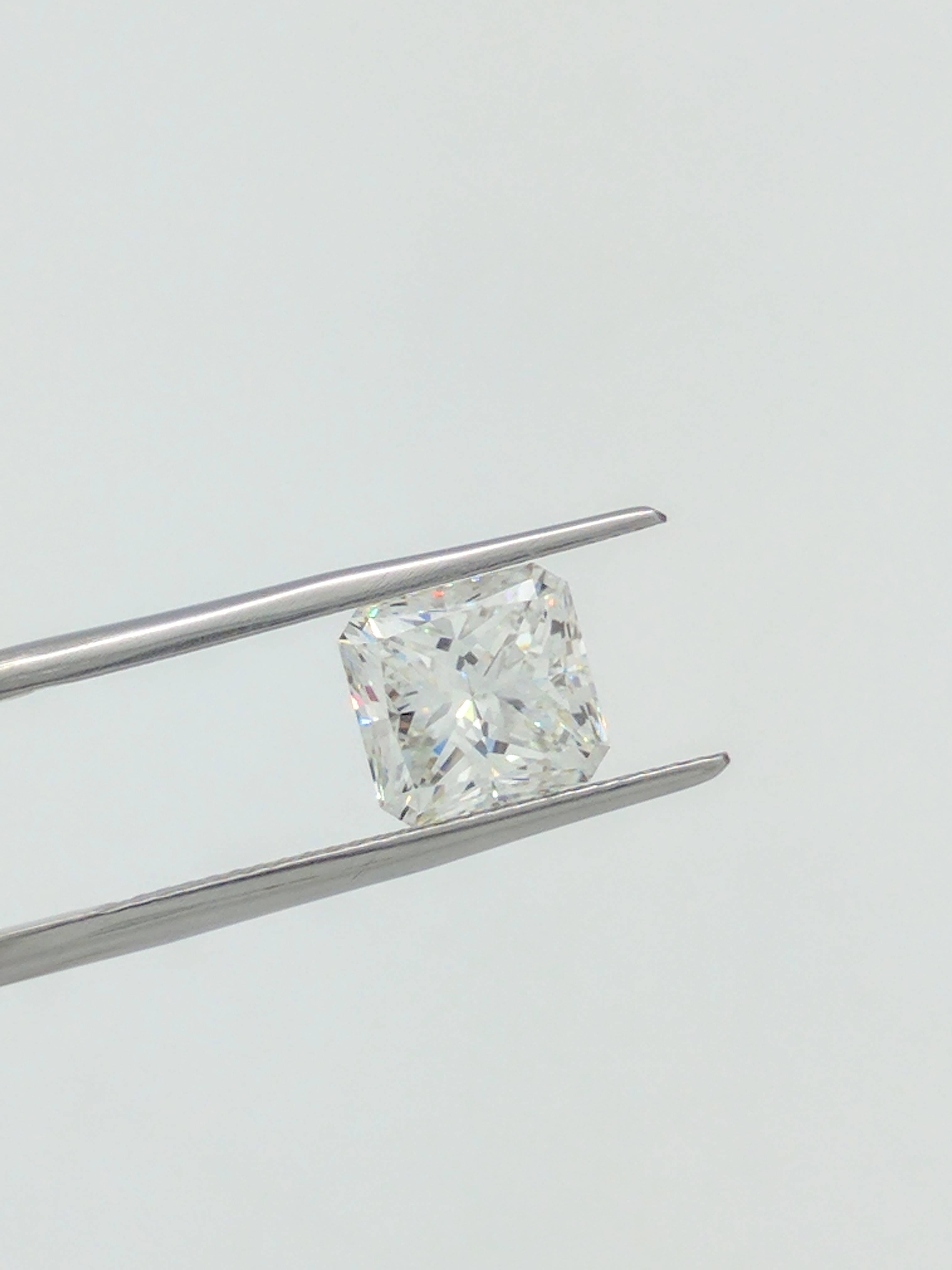 You are viewing a Stunning 3.17 carat cut-cornered square modified brilliant cut diamond. This diamond is certified by GIA (Gemological Institute of America) and has been graded as IF (internally flawless) in clarity and H color.


GIA Grading
