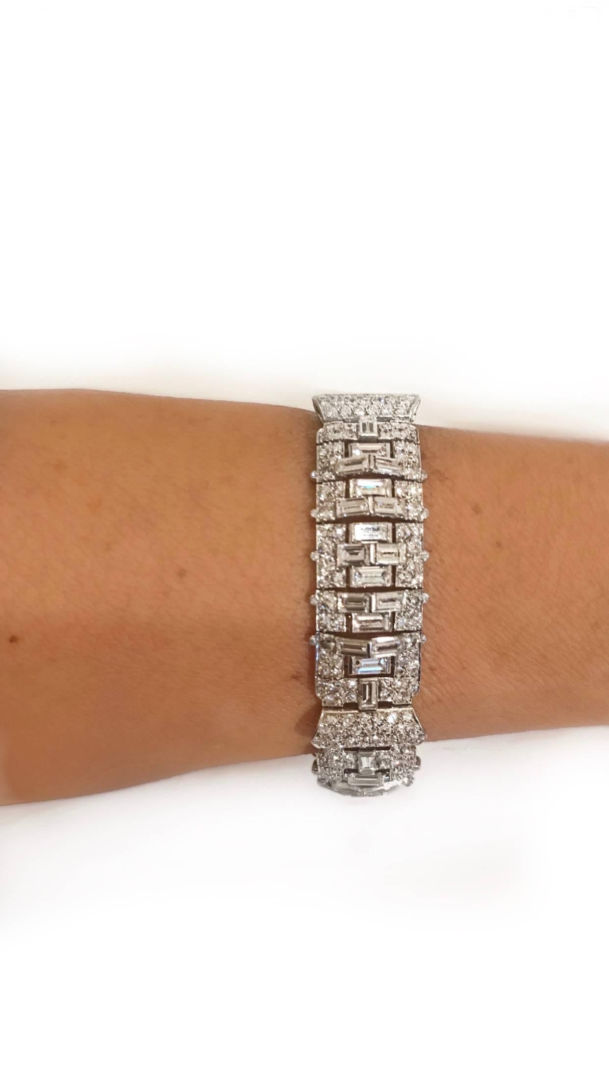 Art Deco GAL Certified 24.5 Carat Baguette Round Diamond Platinum Bracelet In Excellent Condition For Sale In New York, NY