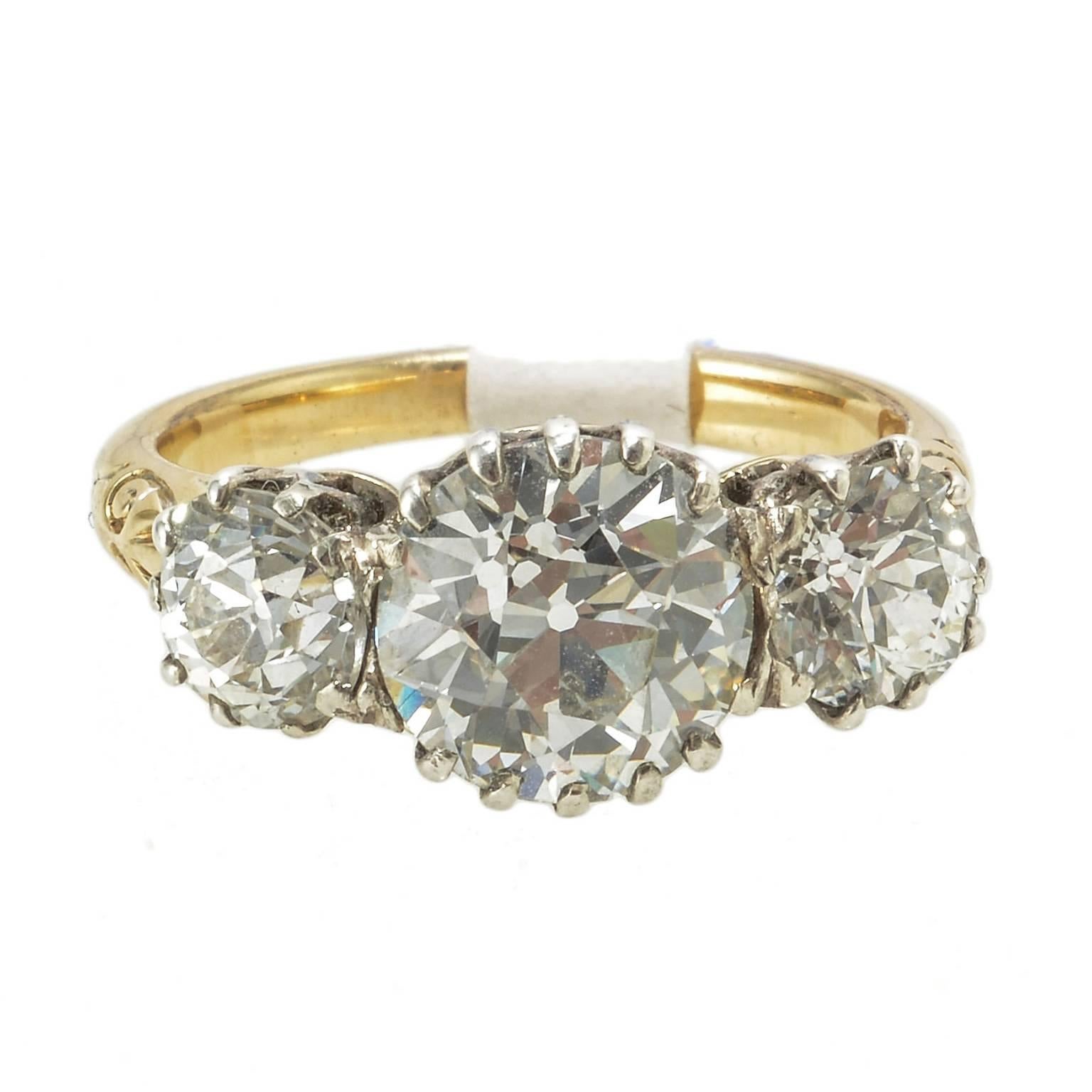 Victorian Diamond 2.80 Carat Centre Three-Stone Ring In Good Condition In London, GB