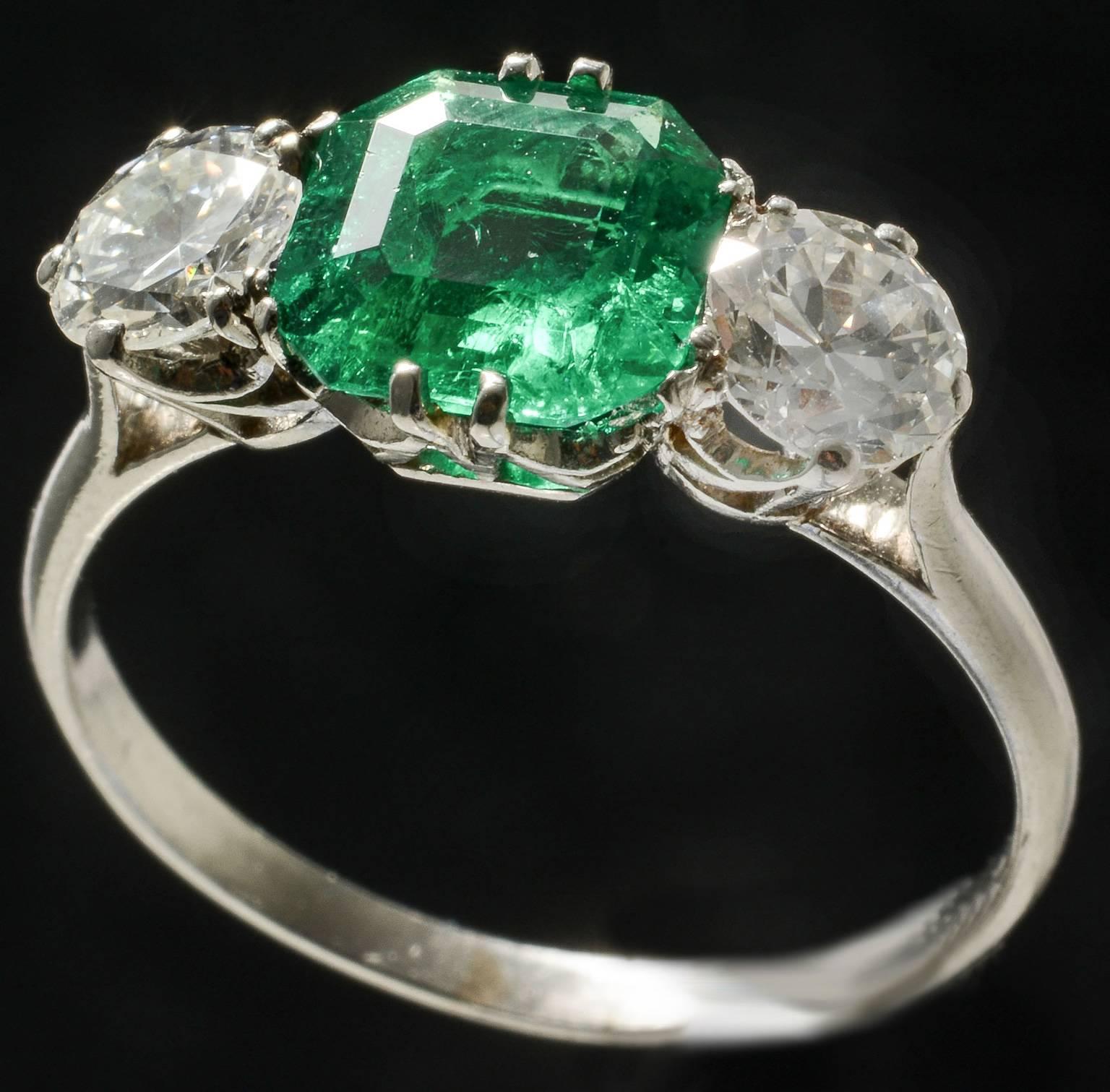 Edwardian Emerald and Diamond Three-Stone Platinum Ring, circa 1910 For Sale 2