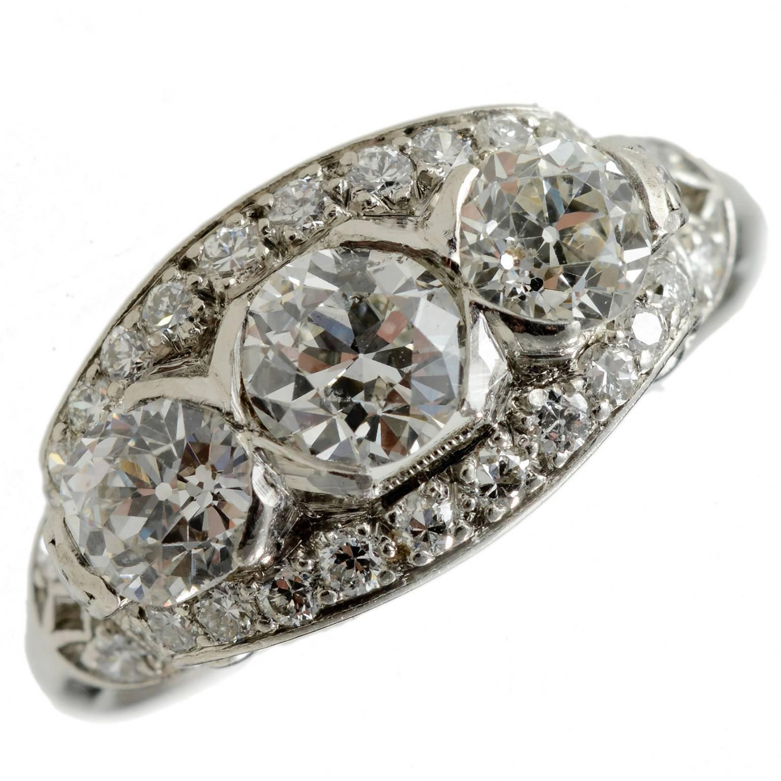 Edwardian Fine Quality Three-Stone Platinum Ring, circa 1915 For Sale