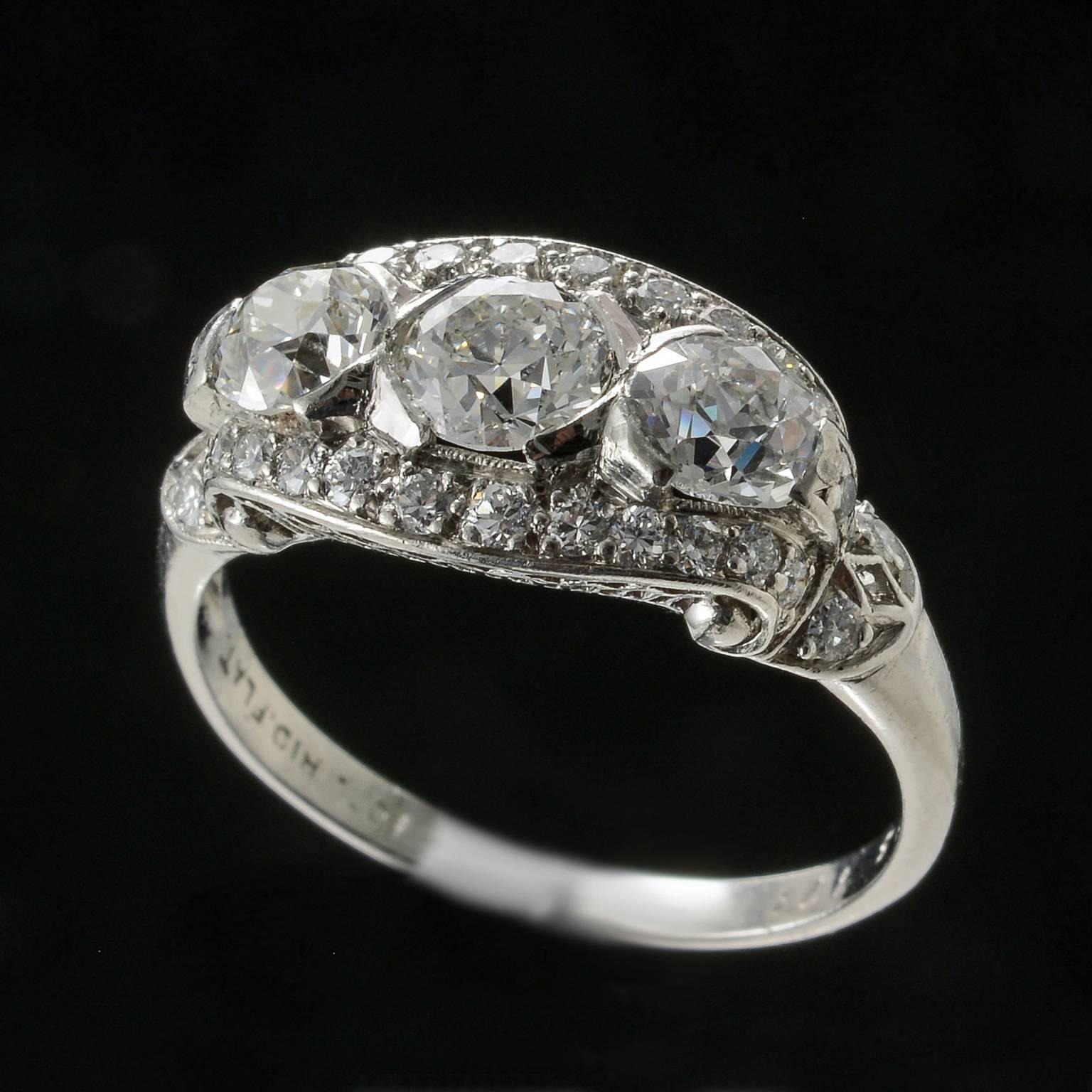 Edwardian Fine Quality Three-Stone Platinum Ring, circa 1915 In Good Condition For Sale In London, GB