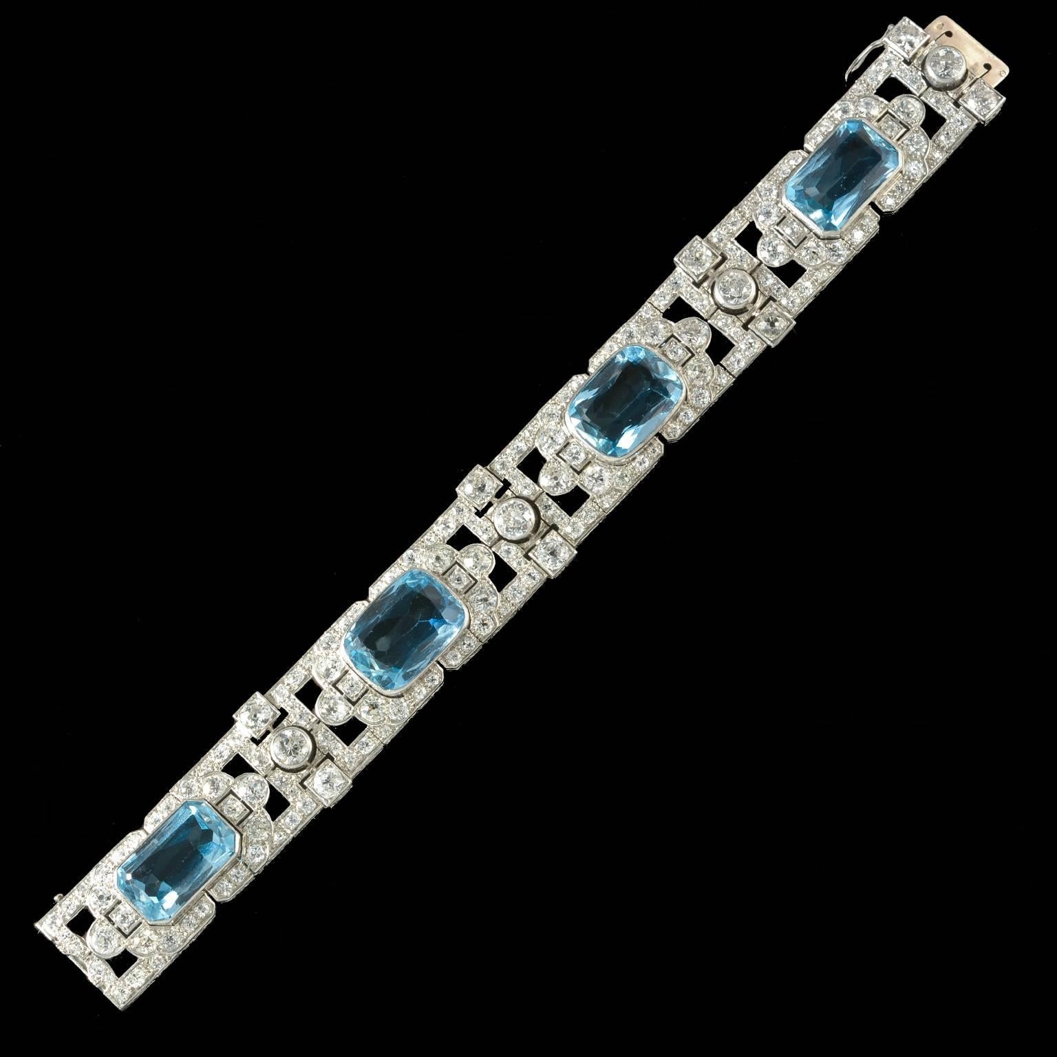 Rare Important Edwardian Aquamarine Diamond Platinum Set Bracelet, circa 1910 In Excellent Condition In London, GB