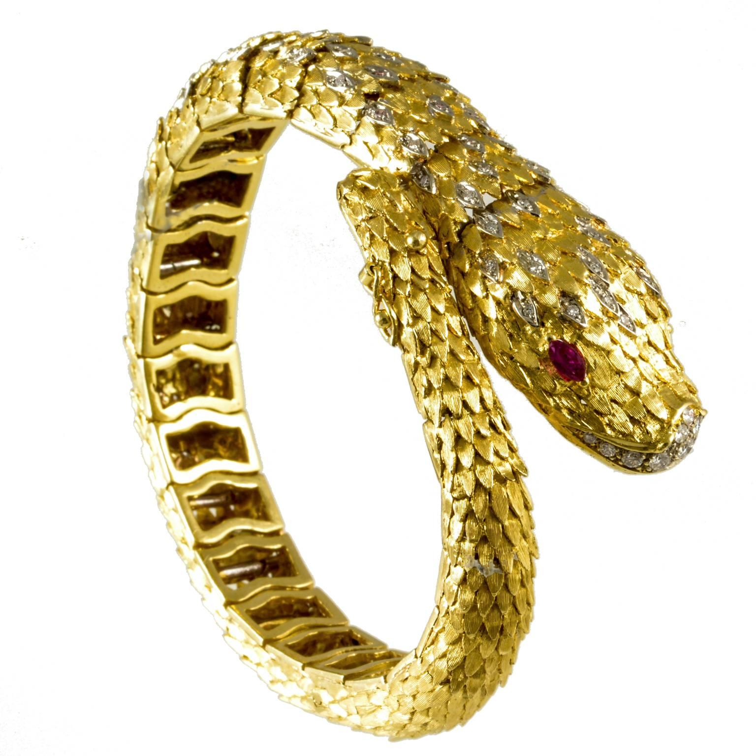 18 Carat Gold Diamond Italian Snake Bracelet, circa 1980 In Good Condition In London, GB