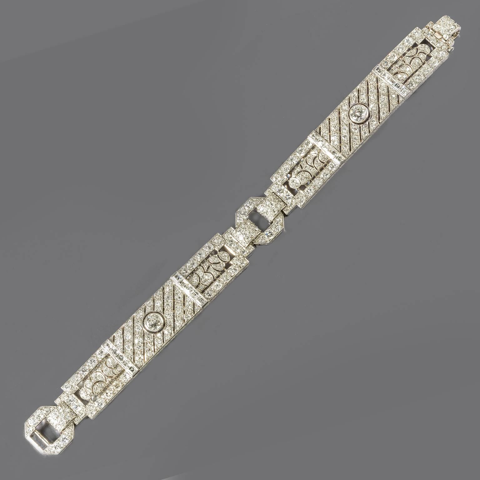 Edwardian Platinum Set Diamond Unique Design Bracelet, circa 1910 In Good Condition In London, GB