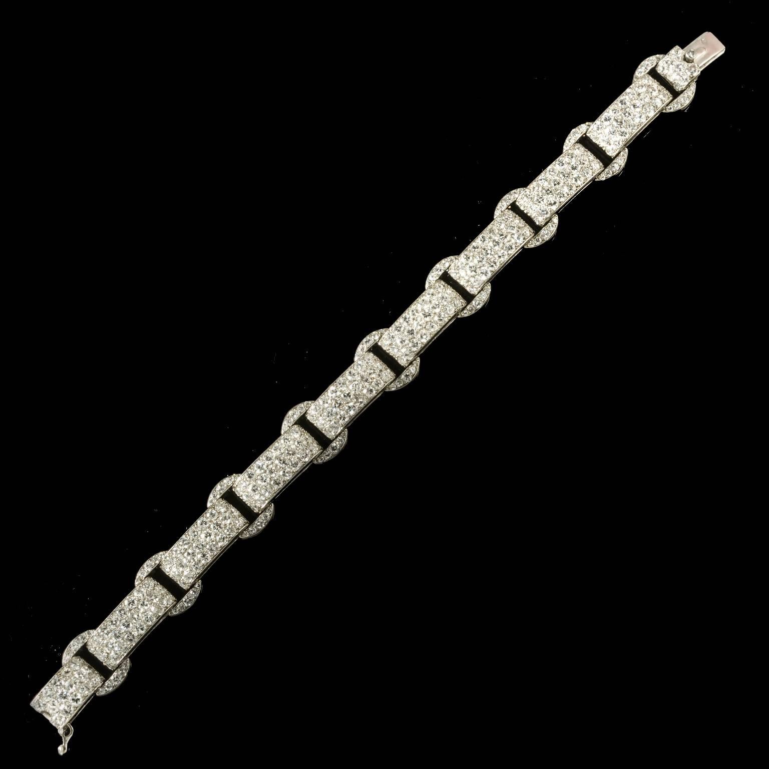 Art Deco Platinum French Numbered Finest Quality Wearable Bracelet, circa 1920 In Excellent Condition In London, GB
