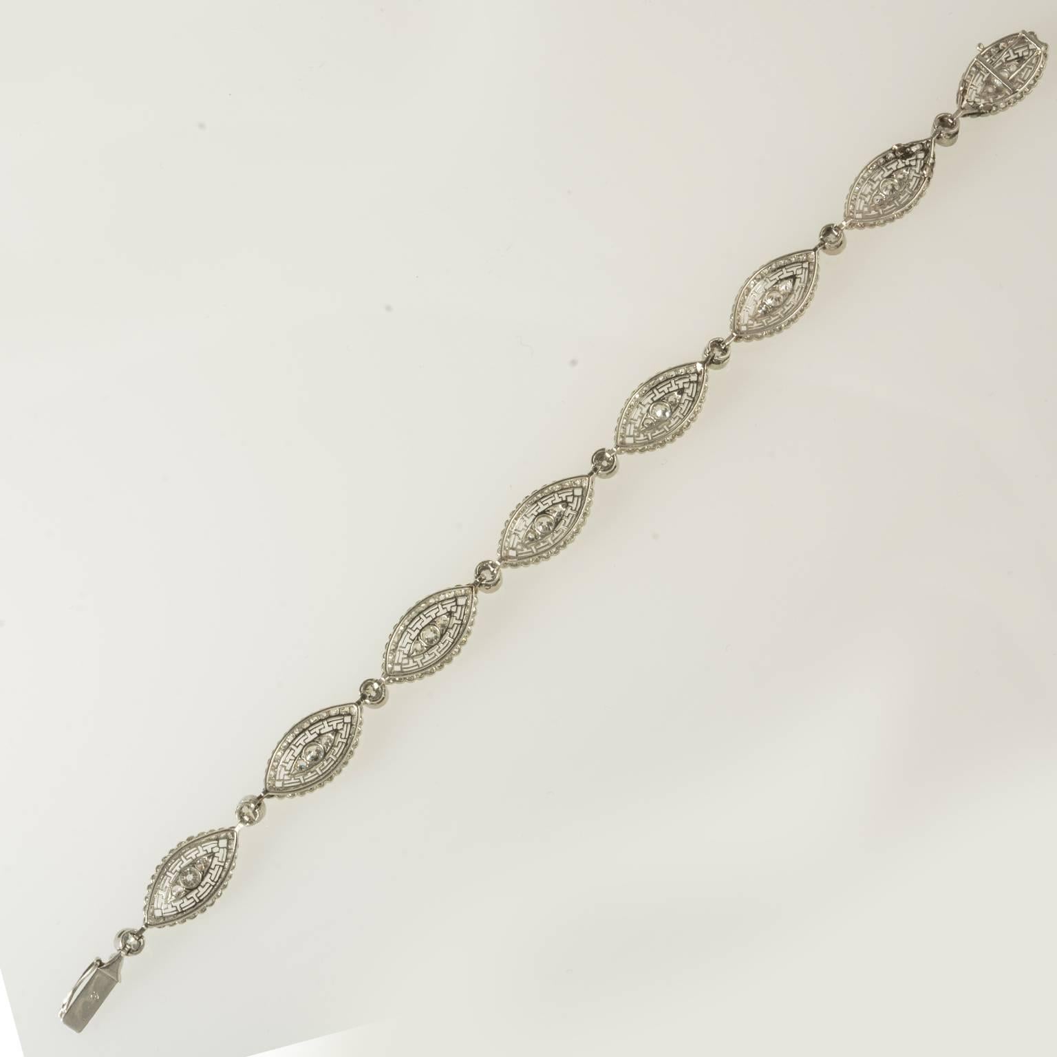 Edwardian Platinum Diamond Wearable Bracelet, circa 1910 In Excellent Condition For Sale In London, GB