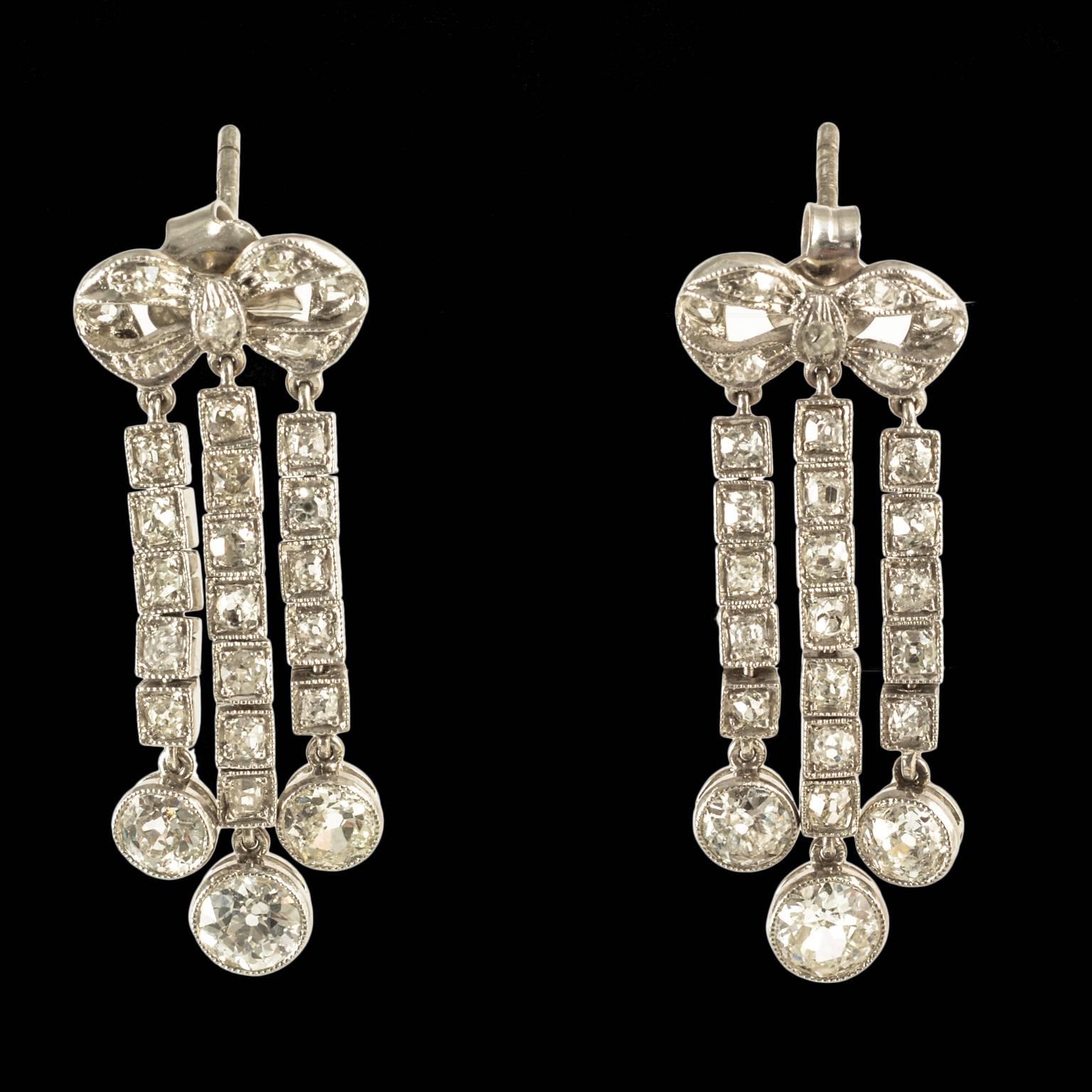 Edwardian circa 1910 Chandelier Drop Earrings Platinum Set In Good Condition In London, GB