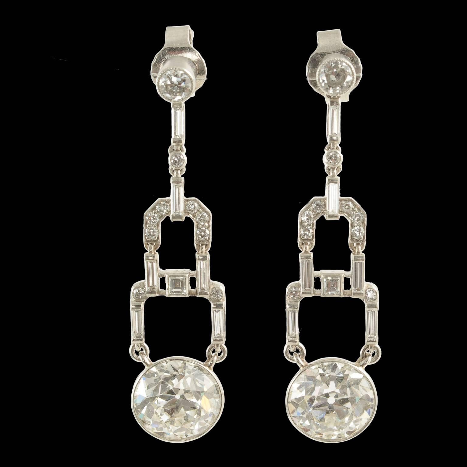 Art Deco Diamond Drop Earrings Approximately 2 Carat Each Drop In Excellent Condition For Sale In London, GB
