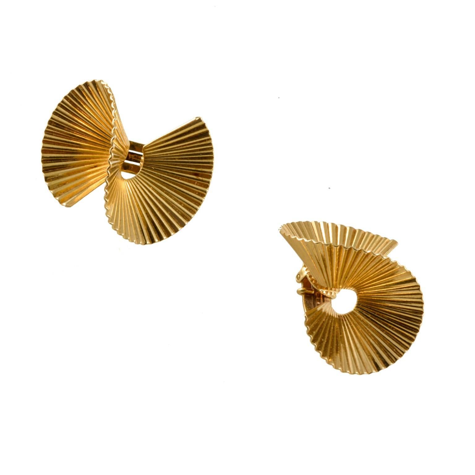 Tiffany & Co. Gold Clip Earrings In Excellent Condition In London, GB
