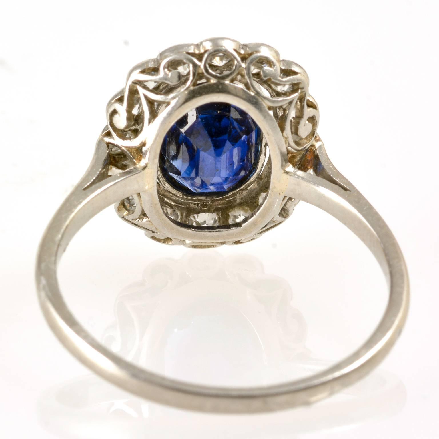 Edwardian Natural Sapphire and Diamond Cluster Ring, circa 1910 In Excellent Condition For Sale In London, GB