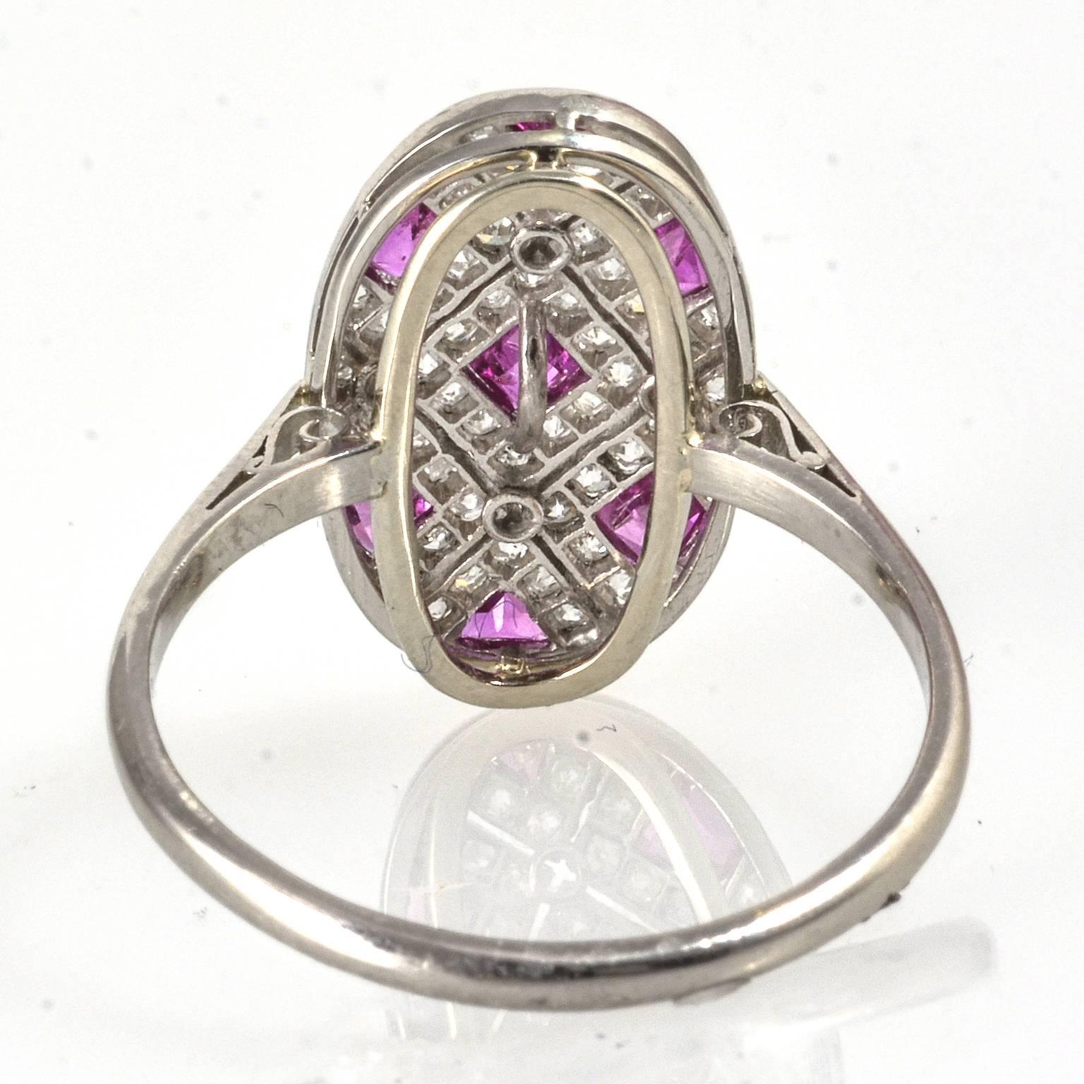 Art Deco Burmese Rubies and Diamond Ring, circa 1920 In Excellent Condition For Sale In London, GB