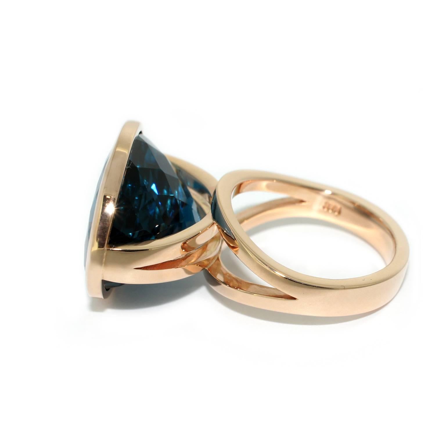 The clean, sculptural lines of this ring accentuate the beauty of the gemstone, letting light play on its facets. Handcrafted in Sydney in 9 karat rose gold, this ring is set with an approximately 20 carat London Blue topaz.

Size N (UK/Australian),
