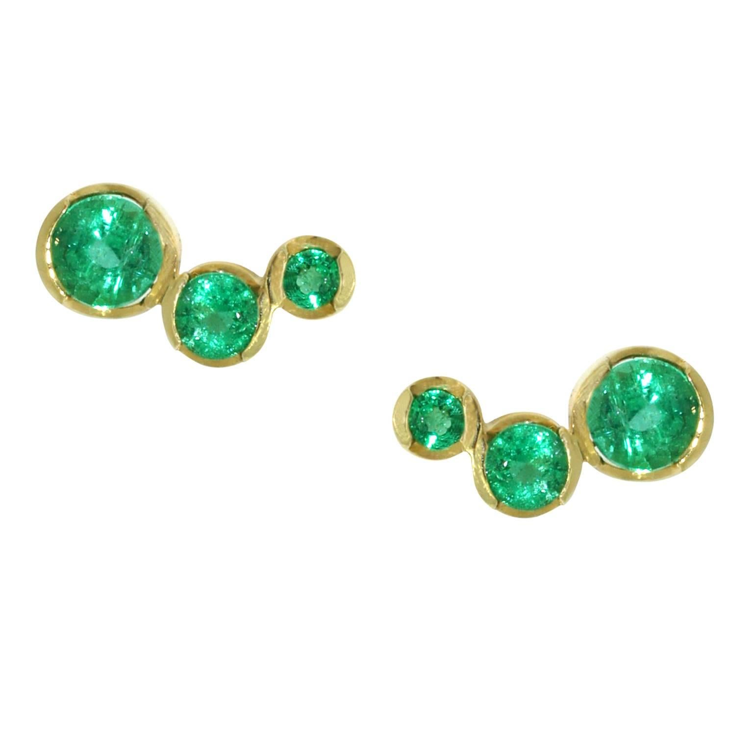 Lizunova Colombian Round Emerald and Gold Stud Earrings For Sale