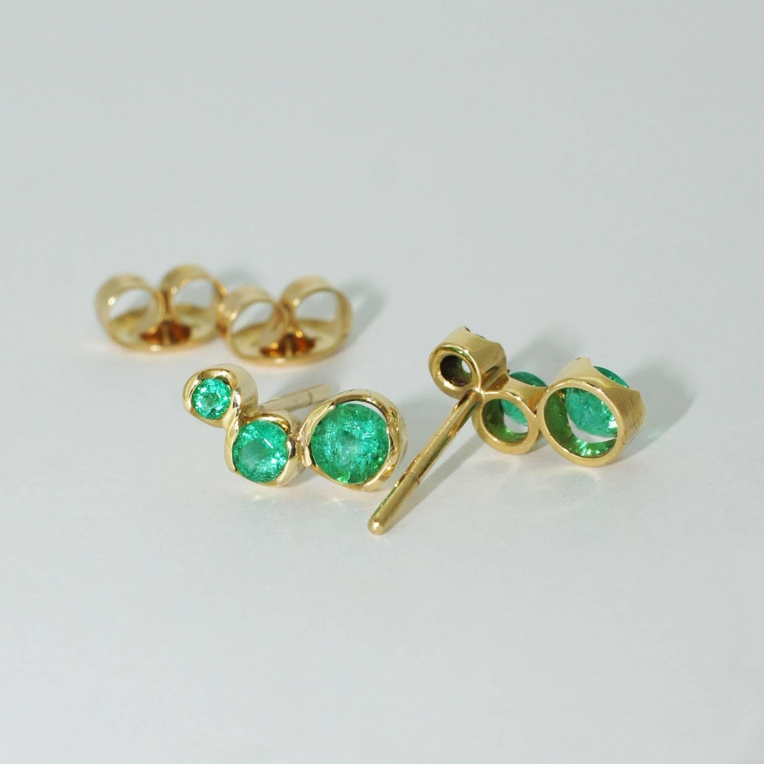 Contemporary Lizunova Colombian Round Emerald and Gold Stud Earrings For Sale