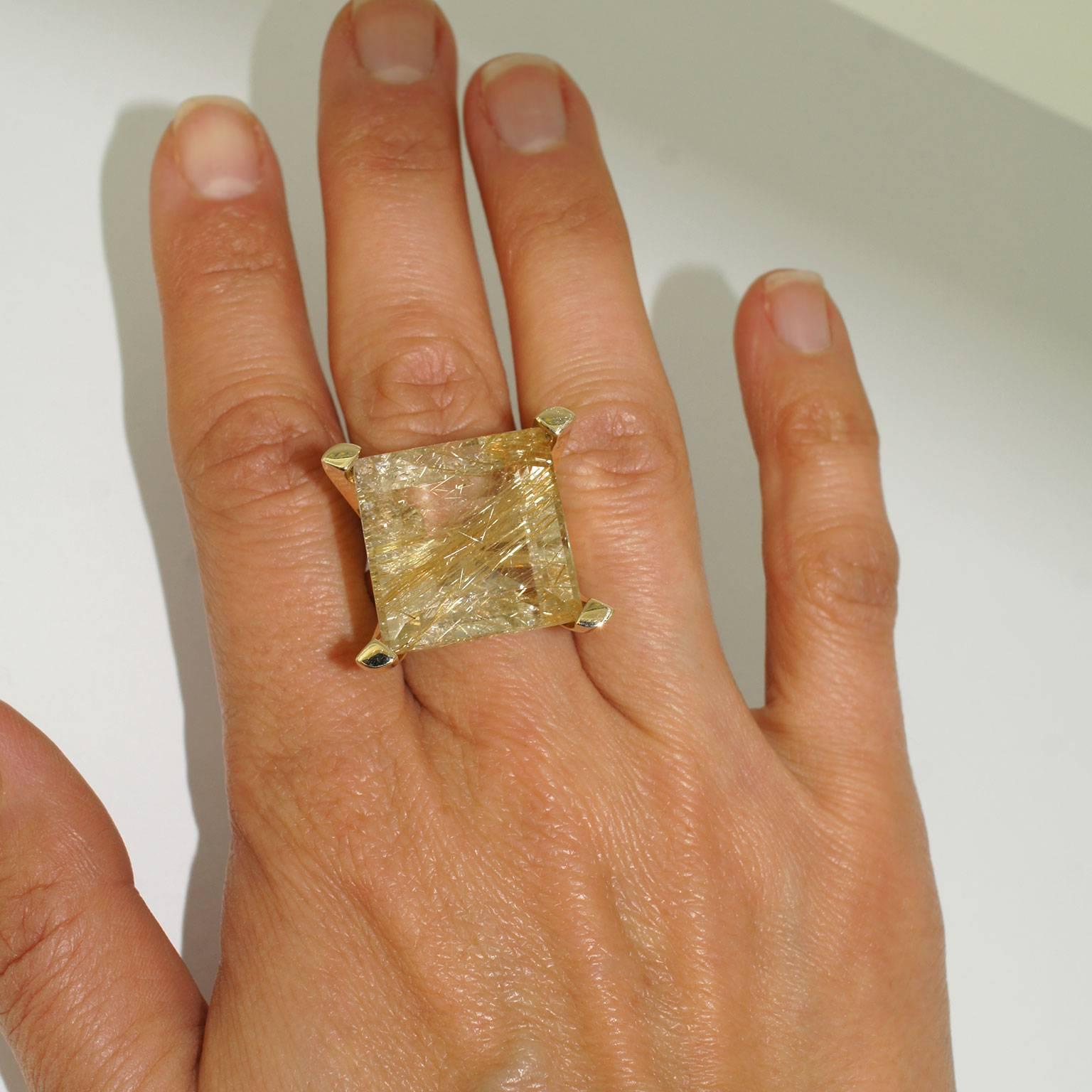 Women's Lizunova Rutilated Quartz 9 karat Gold Cocktail Ring For Sale