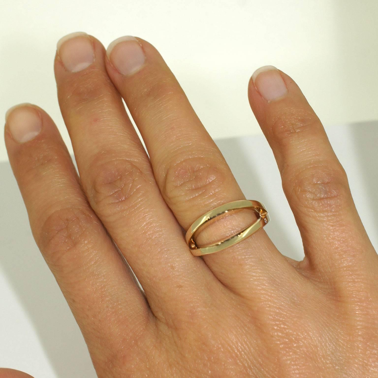 Women's Lizunova Diamond 18k Yellow Gold Split Band Ring For Sale